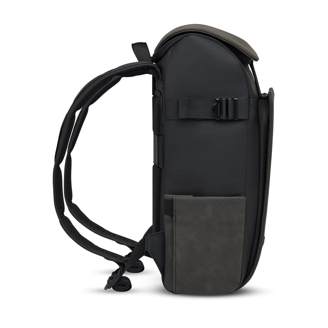 Side profile with padded straps and side pocket on the black Bali Medium