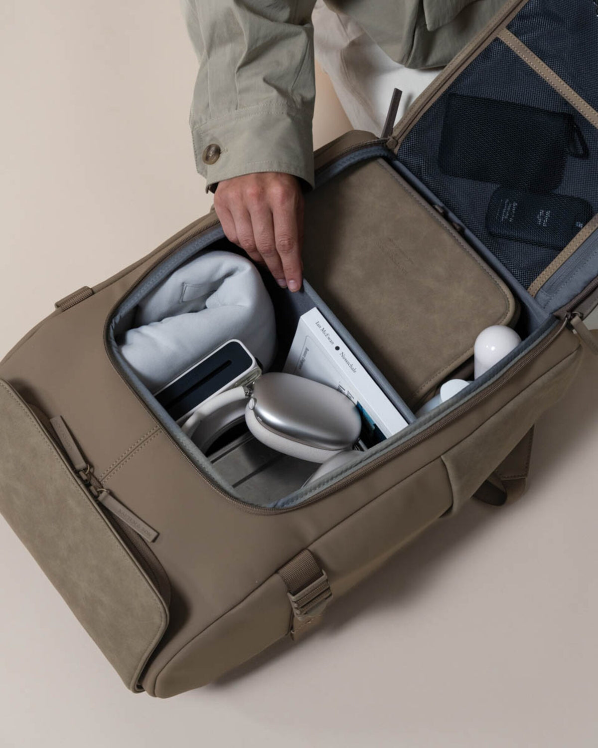 The main compartment of the walnut Kapten & Son Bali Pro packed, with its divider