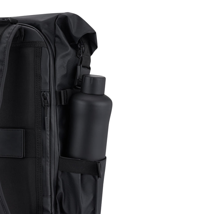 Side elastic bottle pocket close-up — black