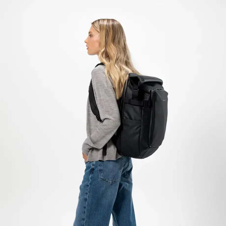 Woman wearing the Lisbon Pro black — side view lifestyle